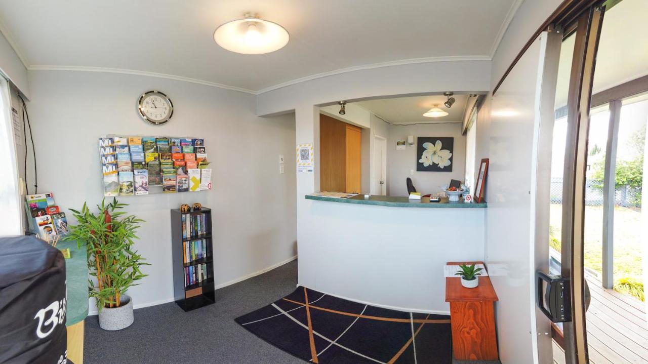 Fiesta Court Motel Whanganui Bagian luar foto
