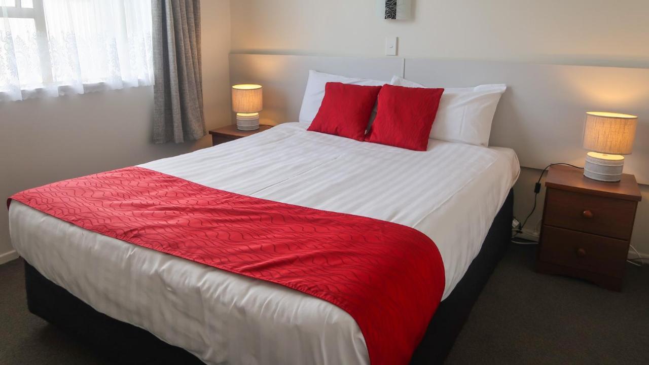 Fiesta Court Motel Whanganui Bagian luar foto