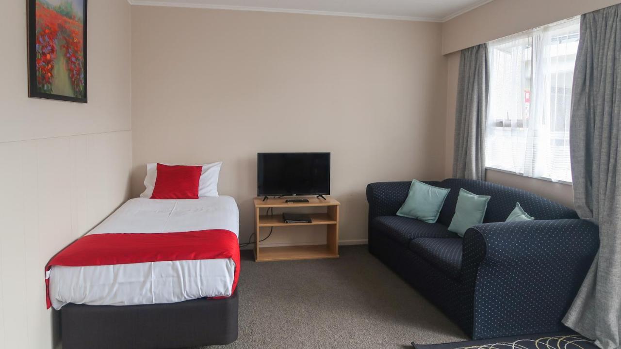 Fiesta Court Motel Whanganui Bagian luar foto