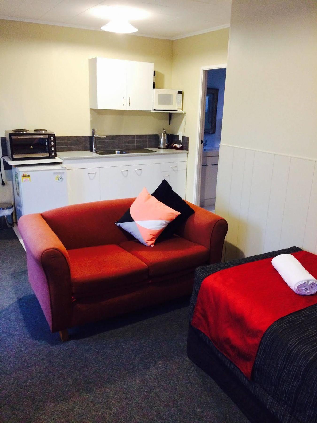 Fiesta Court Motel Whanganui Bagian luar foto