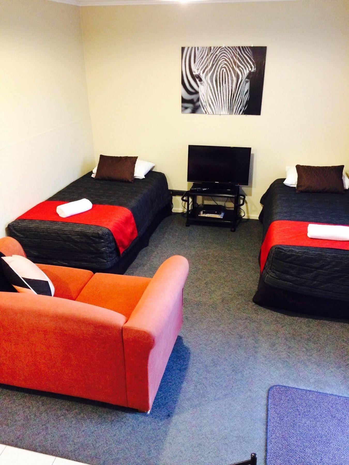 Fiesta Court Motel Whanganui Bagian luar foto