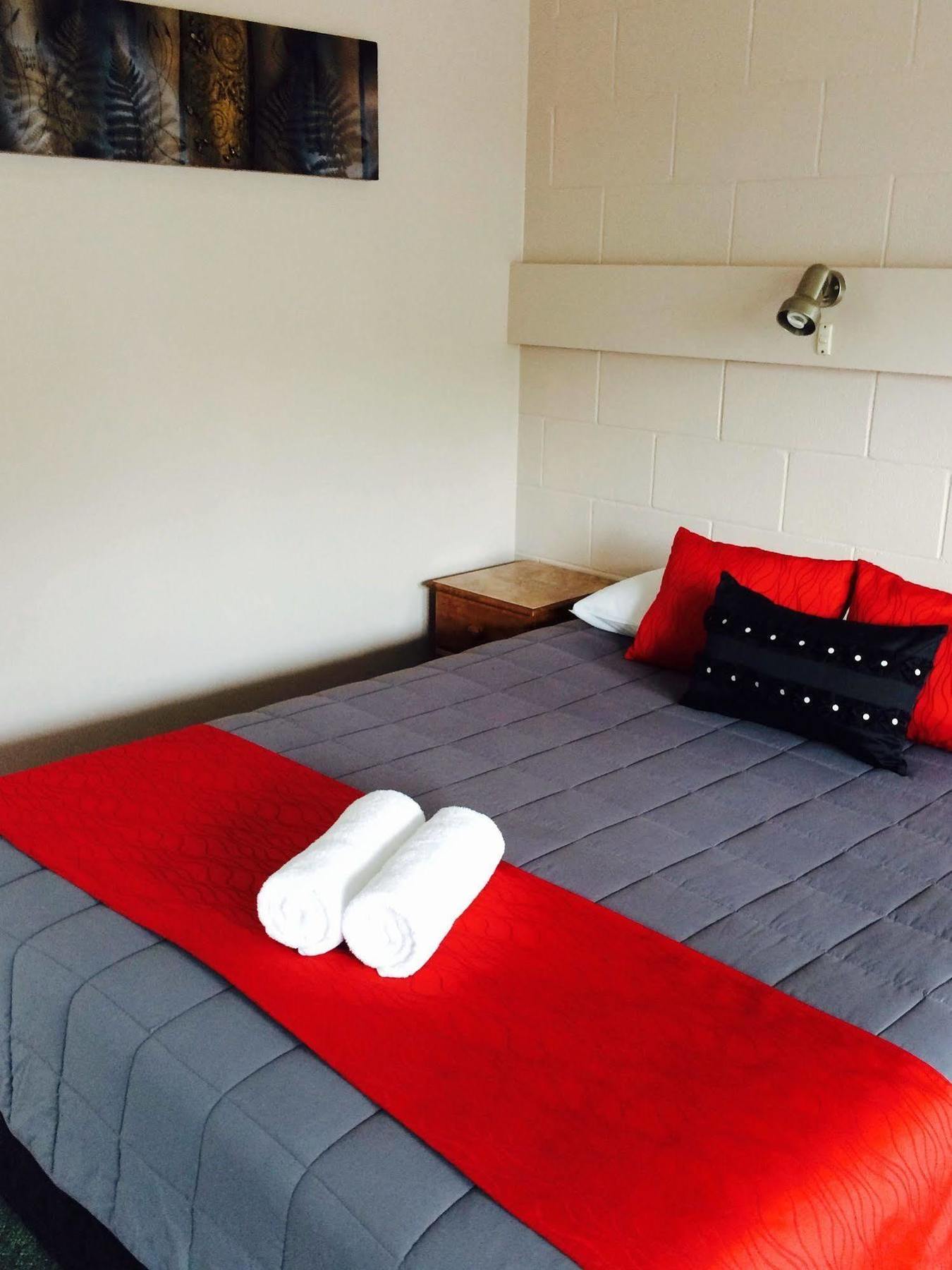 Fiesta Court Motel Whanganui Bagian luar foto