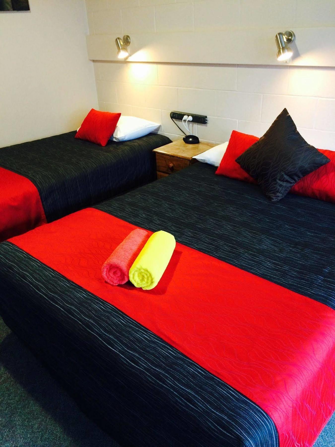 Fiesta Court Motel Whanganui Bagian luar foto