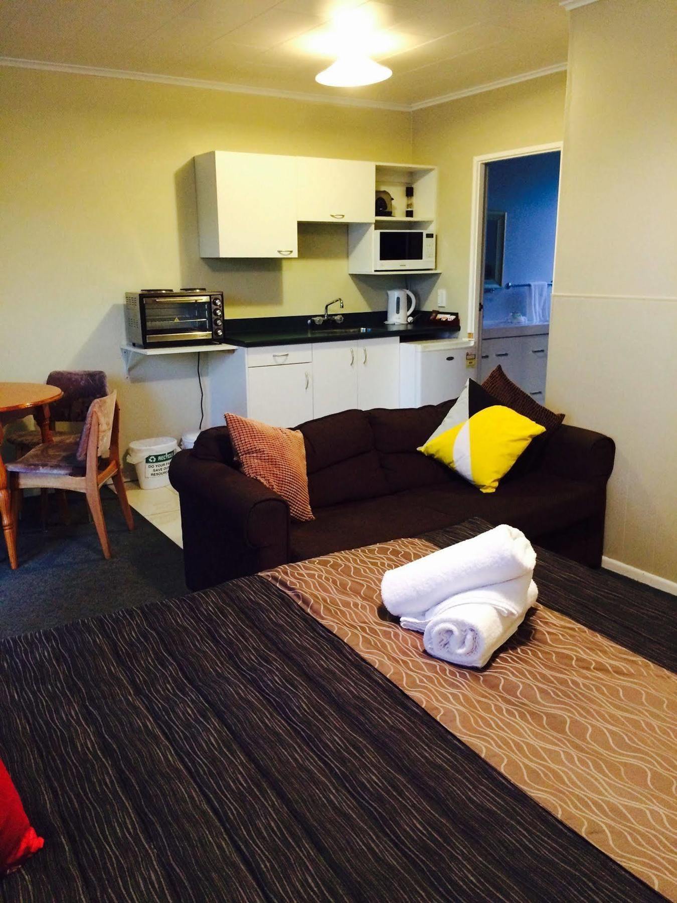 Fiesta Court Motel Whanganui Bagian luar foto
