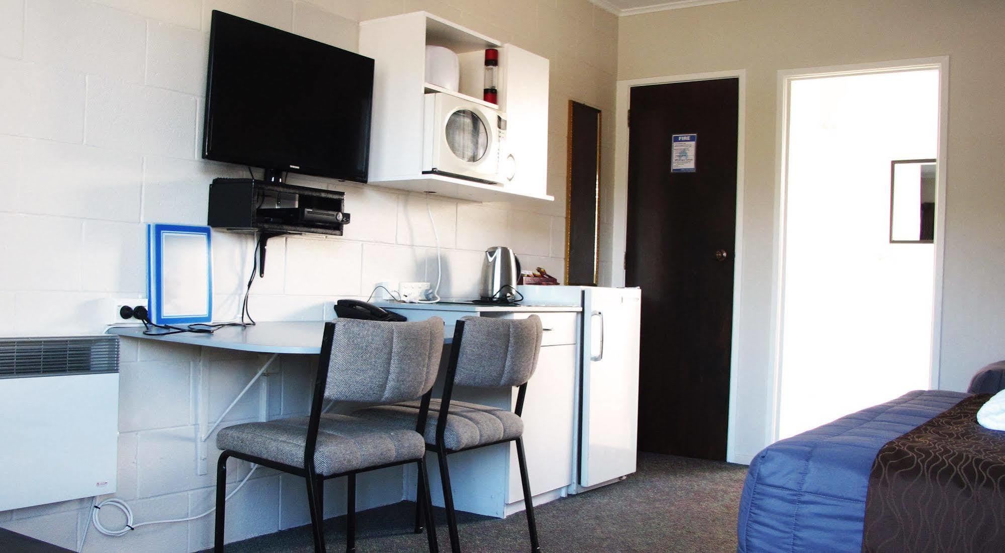 Fiesta Court Motel Whanganui Bagian luar foto