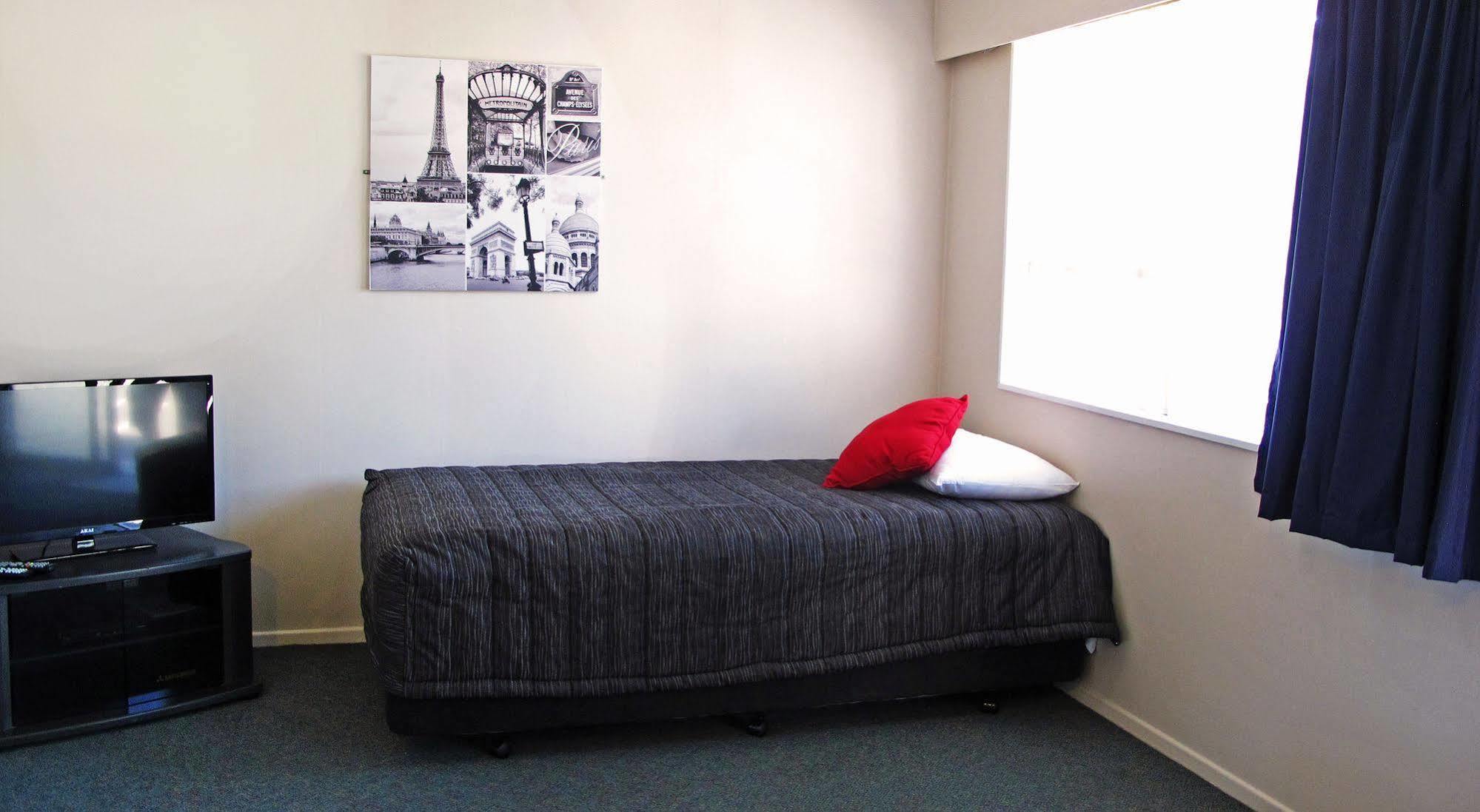 Fiesta Court Motel Whanganui Bagian luar foto