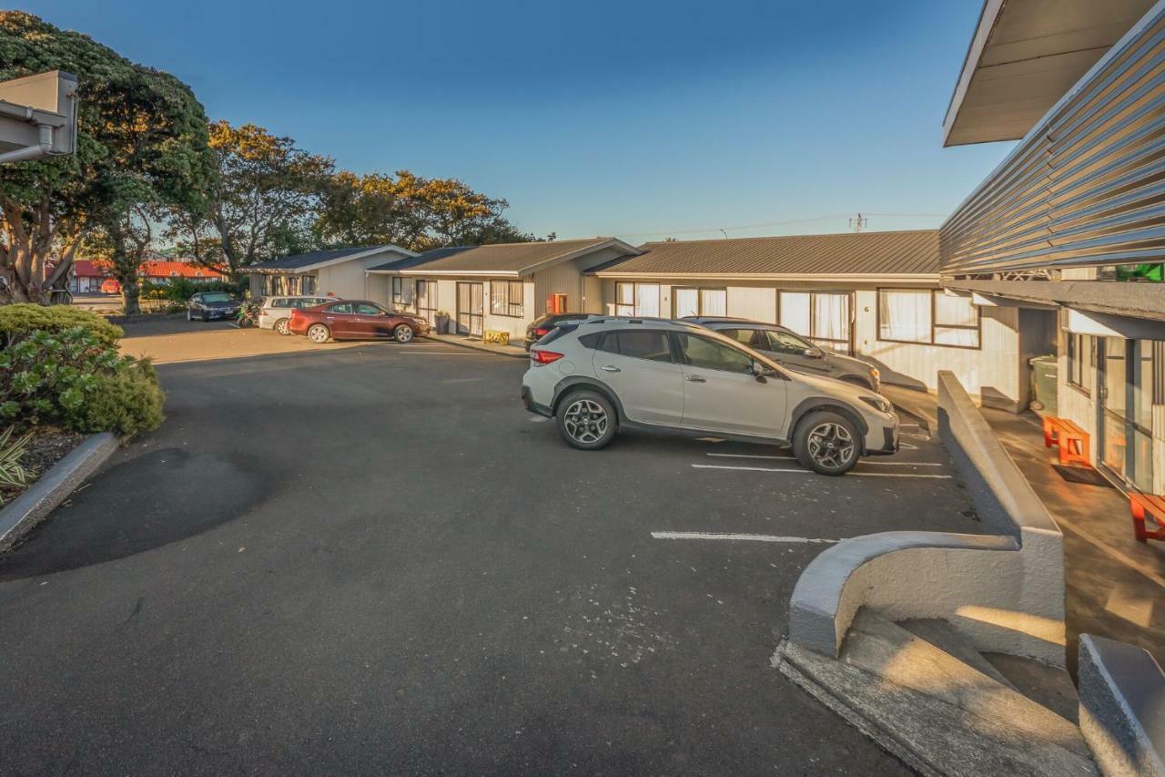 Fiesta Court Motel Whanganui Bagian luar foto