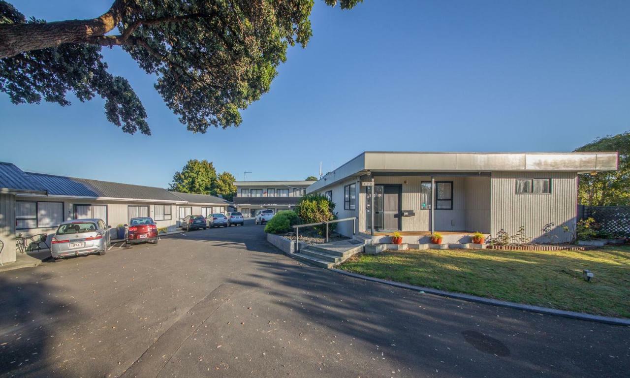 Fiesta Court Motel Whanganui Bagian luar foto